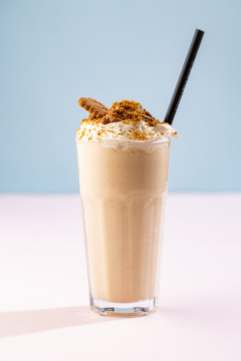 Vanilya dondurma,süt, orjinal lotus sos.